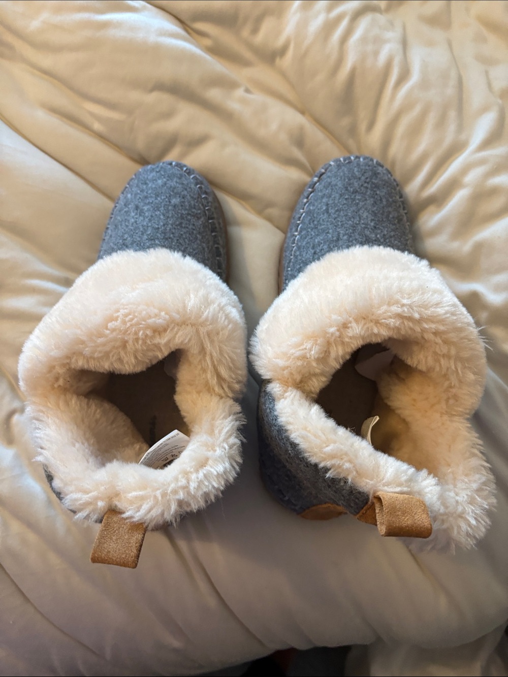 dearfoams Gray Faux-Shearling Cuffed Slipper Boots with Tan Pull Tabs